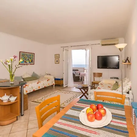 Apartment Pirka *
